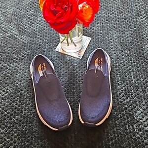 Women's Size 8 Blue Skechers Arch-Fit  Slip On Tennis Shoes